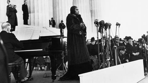 Photo of Opera singer Marian Anderson performing at the Lincoln Memorial in 1939.